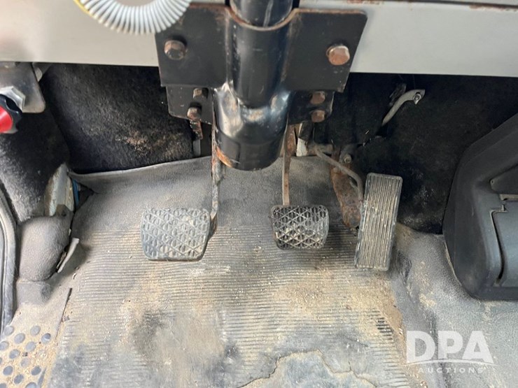 1995-freightliner-fl70-image-53