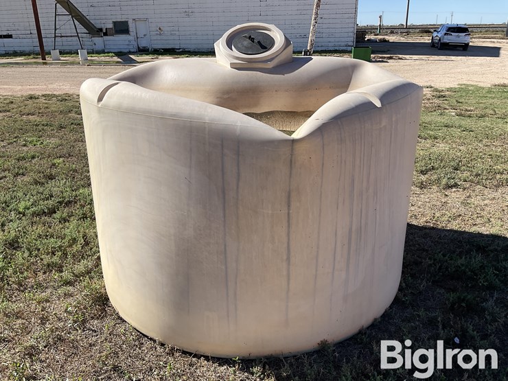 1600-gallon-liquid-fertilizer-poly-tank-image-6