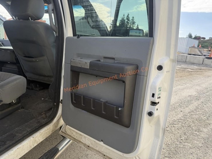2015-ford-f350-xlt-image-32