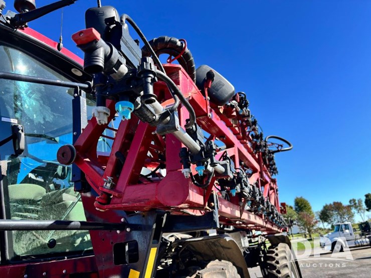 2020-case-ih-patriot-4440-image-72