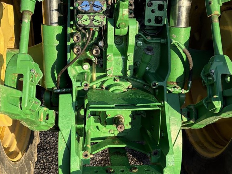 2010-john-deere-8320r-image-9