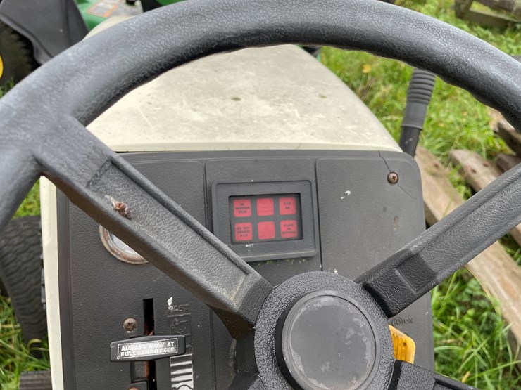 #9624-•-cub-cadet-1615-riding-lawn-mower-image-12