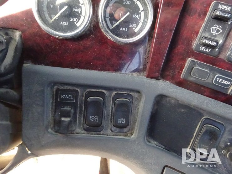 2016-freightliner-coronado-day-cab-glider-truck-(pz13982,-unit-720)-image-103