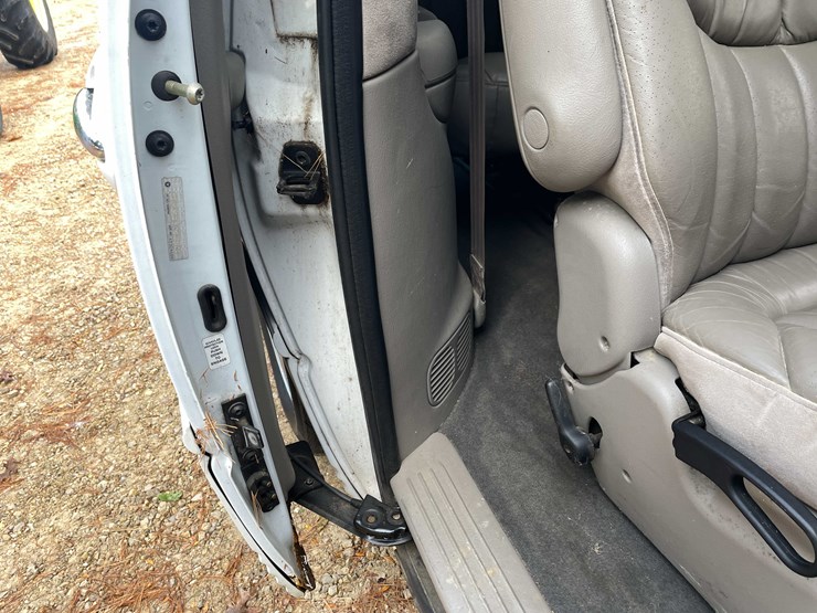 1999-chrysler-town-&-country-image-79