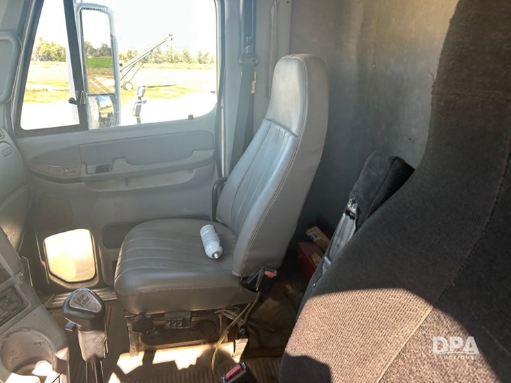 2006-freightliner-century-dry-truck-(cp1180-unit-16052)-image-33