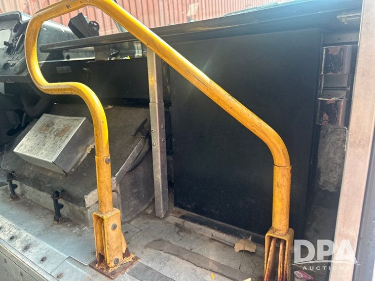 2012-ford-f59-image-27