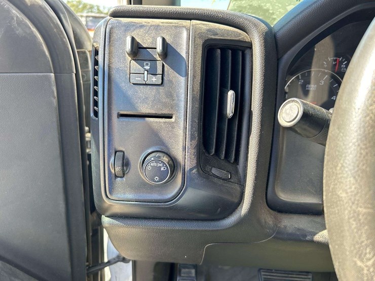 2016-chevrolet-silverado-2500-image-17