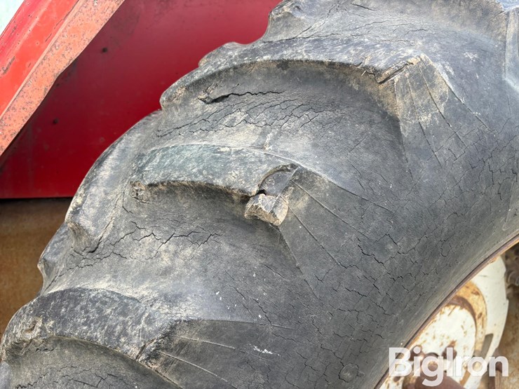 1977-massey-ferguson-1135-image-19