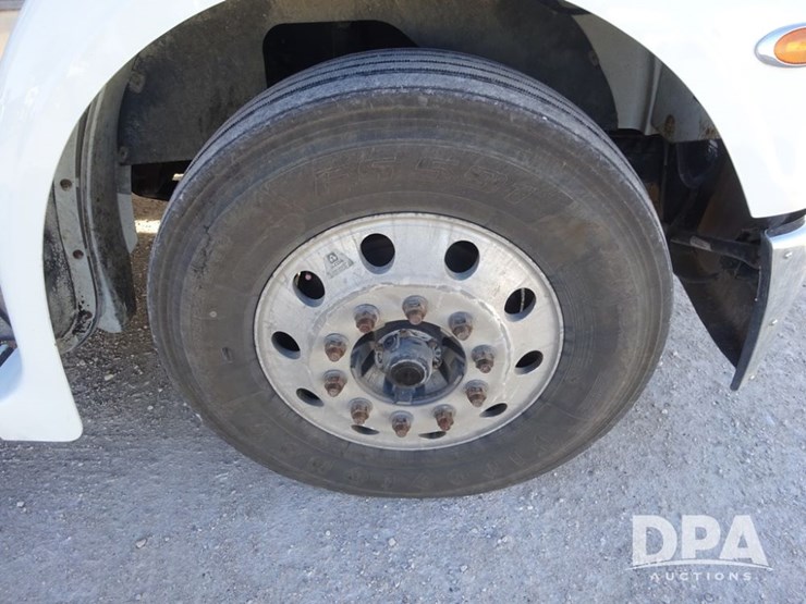 2018-freightliner-coronado-day-cab-glider-truck-(pz13996,-unit-773)-image-38