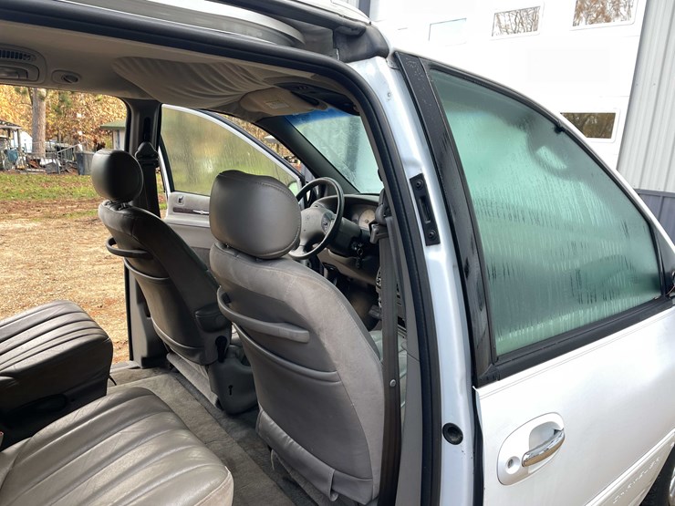 1999-chrysler-town-&-country-image-82