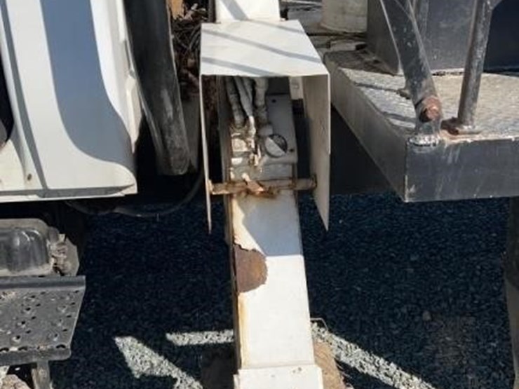 2005-international-durastar-4300-image-17