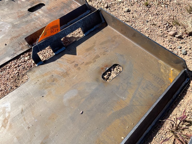 #4126-•-universal-adaptor-plate-image-2