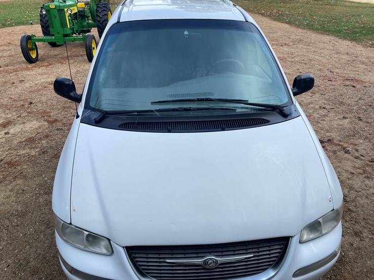 1999-chrysler-town-&-country-image-22