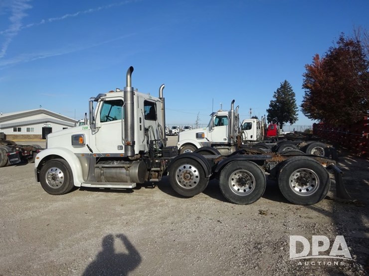 2016-freightliner-coronado-day-cab-glider-truck-(pz13982,-unit-720)-image-31