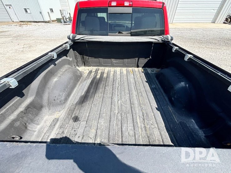 2017-ram-1500-slt-image-29