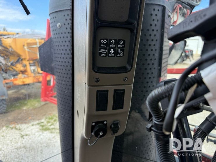 2020-case-ih-trident-5550-image-84