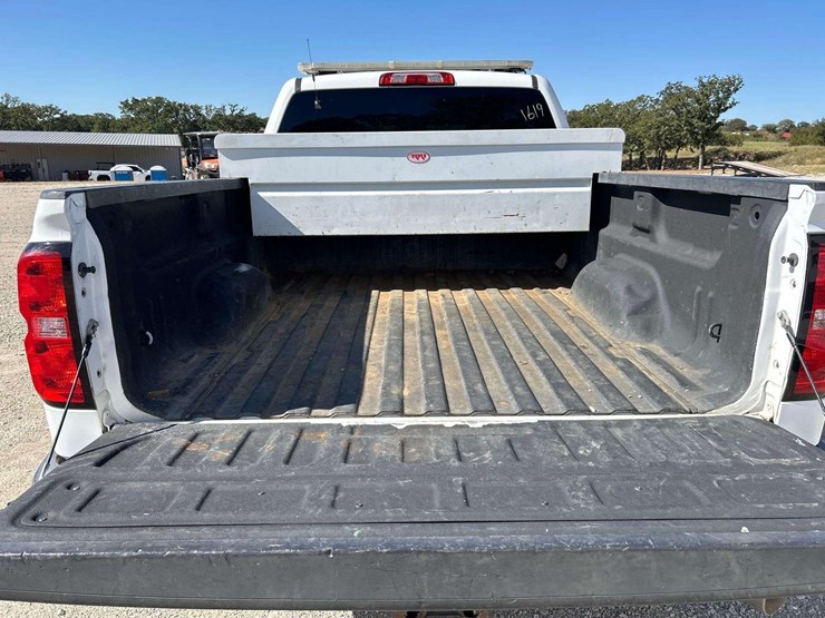 2016-chevrolet-silverado-2500-image-25