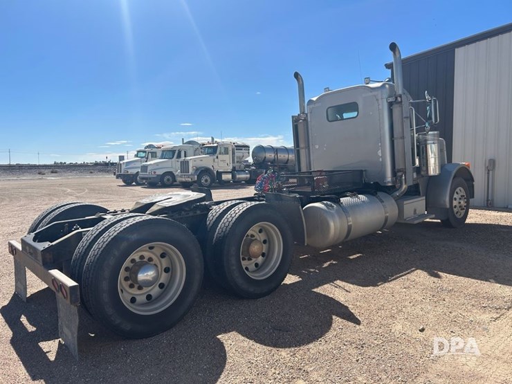 2004-peterbilt-379-image-7