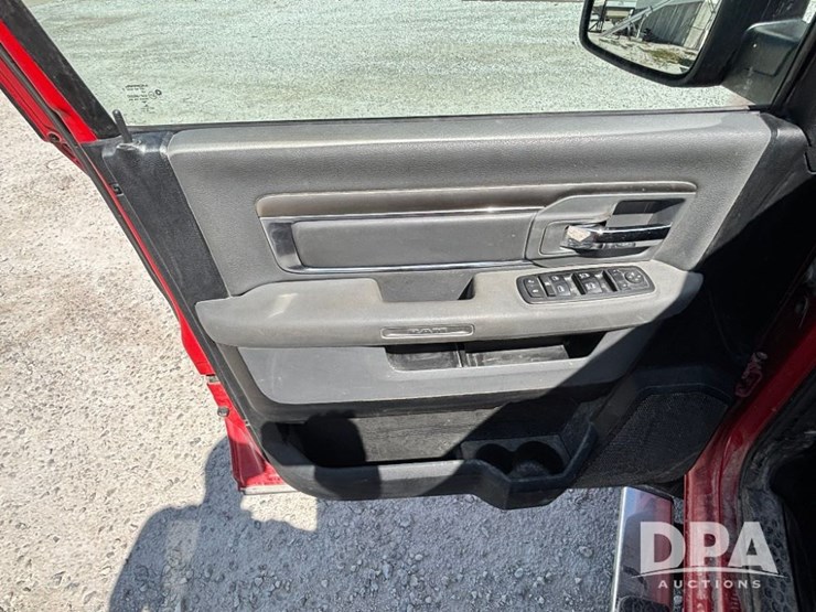 2017-ram-1500-slt-image-76