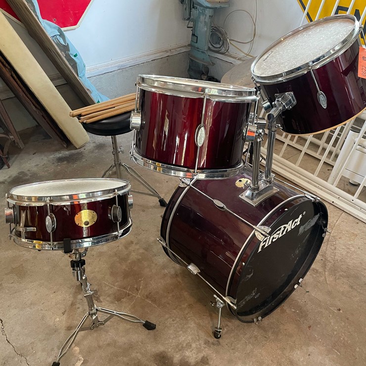 #6622 • Drum Set