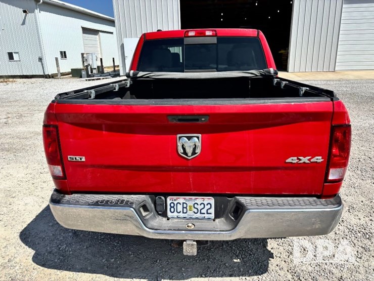 2017-ram-1500-slt-image-8