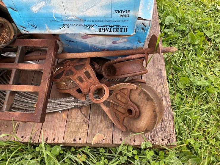 #8125-•-pallet-of-misc-image-13