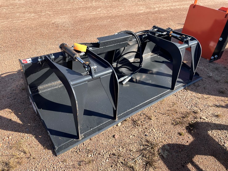 #4083-•-84"-smooth-faced-grapple-bucket-attachment-image-1