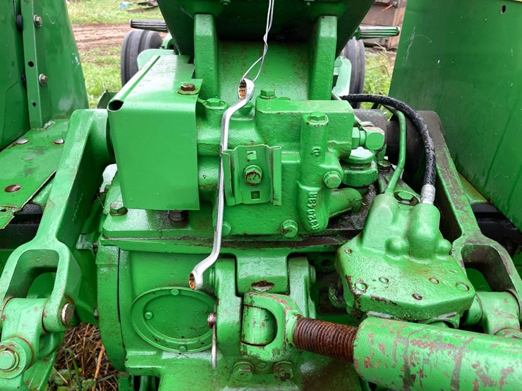 john-deere-3010-image-7