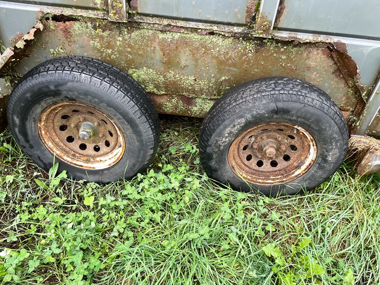 #8040-•-1998-corn-pro-tandem-axle-horse-trailer-(no-title)-image-31