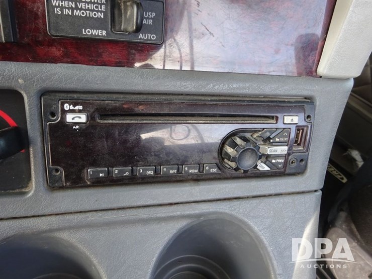 2018-freightliner-coronado-day-cab-glider-truck-(pz13985,-unit-775)-image-102