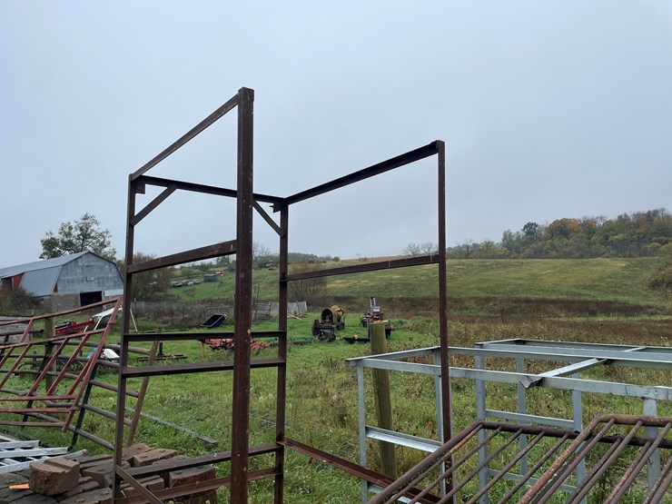 #8116-•-misc-metal-frames-image-7