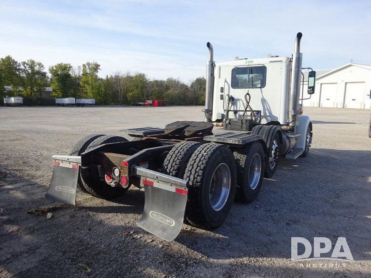 2016-freightliner-coronado-day-cab-glider-truck-(pz13982,-unit-720)-image-19