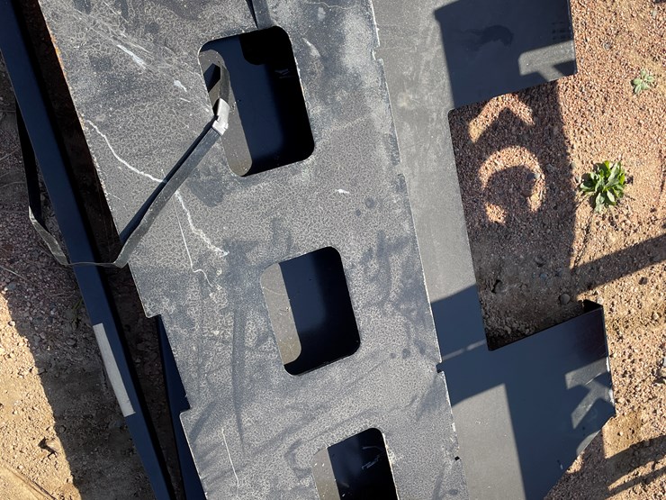 #4138-•-universal-pallet-fork-attachment-image-4