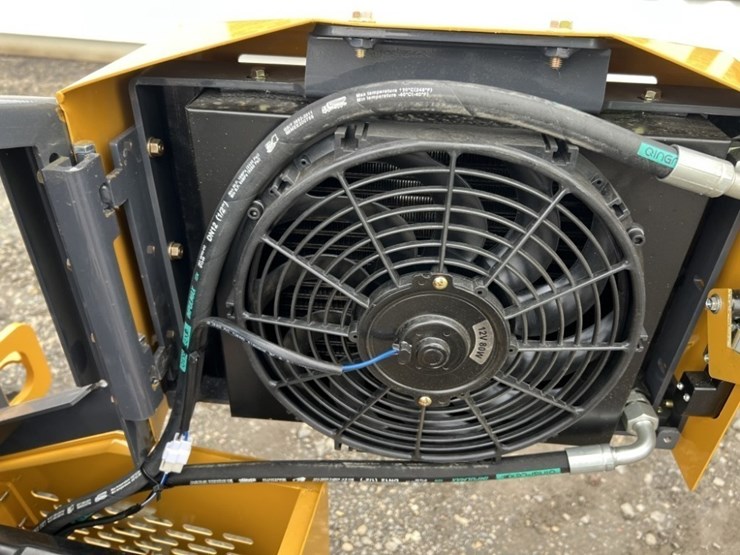 2025-infront-yf480-compact-track-loader-image-14