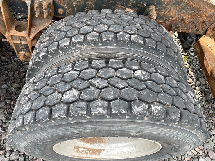 #1002-•-2021-international-semi-tractor-(has-mi-title)-image-65