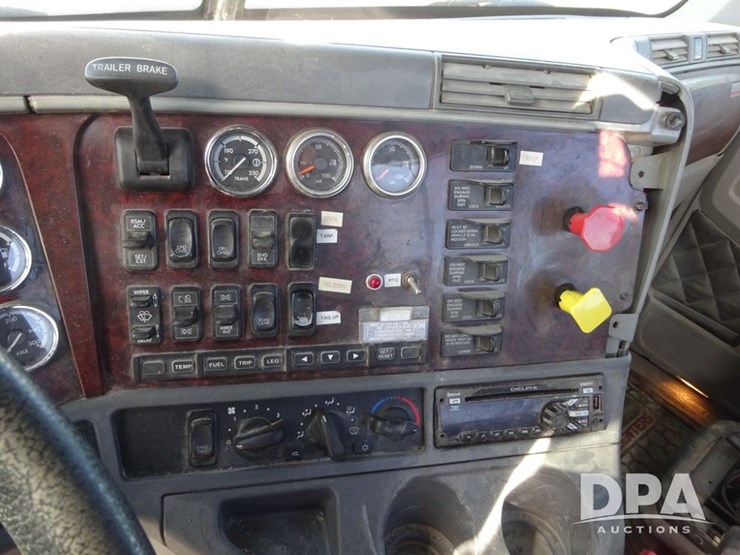 2016-freightliner-coronado-day-cab-glider-truck-(pz13983,-unit-716)-image-98