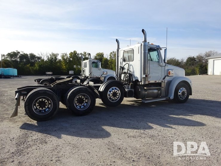 2016-freightliner-coronado-day-cab-glider-truck-(pz13983,-unit-716)-image-19