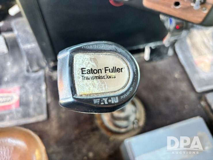 1993-freightliner-fld120-image-88