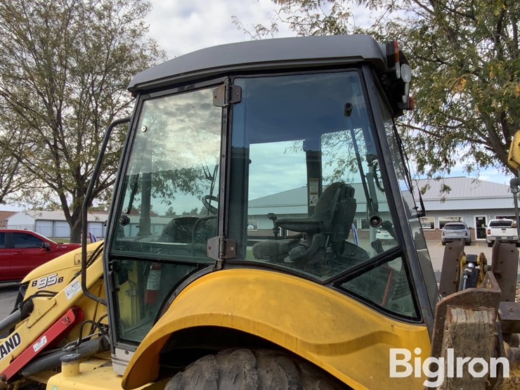 2005-new-holland-b95b-image-15