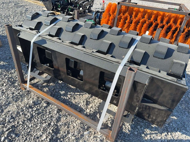 skid-steer-compact-wheel-image-4