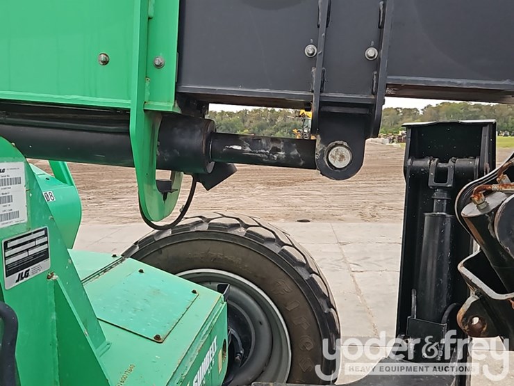 2016-sky-trak-10042-image-13