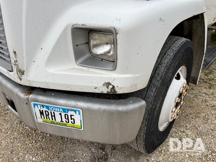 1995-freightliner-fl70-image-19