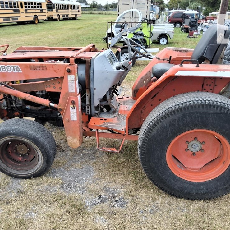KUBOTA LA680