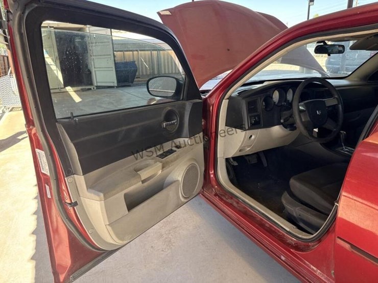 2006-dodge-charger-sdn-image-24