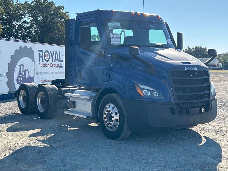 2021-freightliner-cascadia-116-image-4