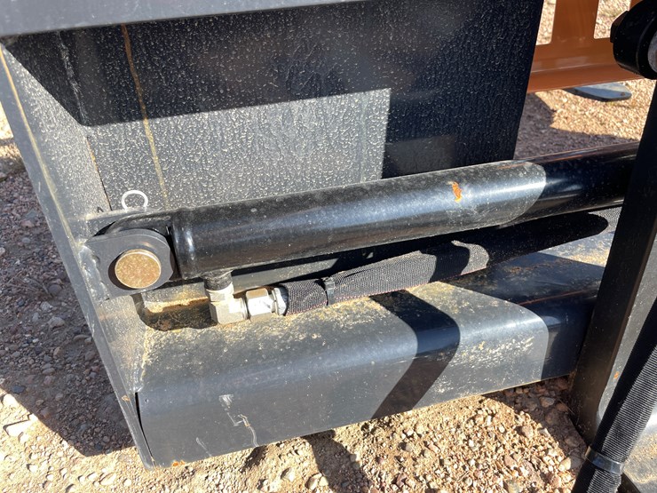 #4092-•-wolverine-pallet-fork-hydraulic-adjustable-attachment-image-8