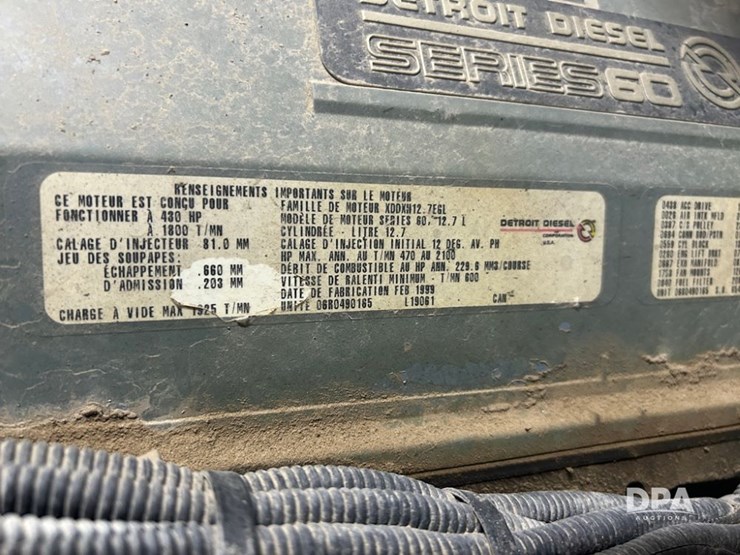 1999-freightliner-fld120-image-27