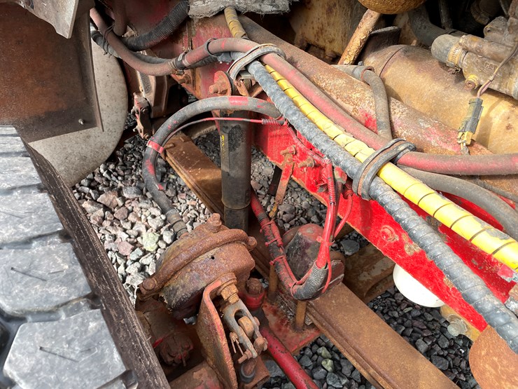 #1001-•-2004-kenworth-semi-tractor-(has-mi-title)-image-34