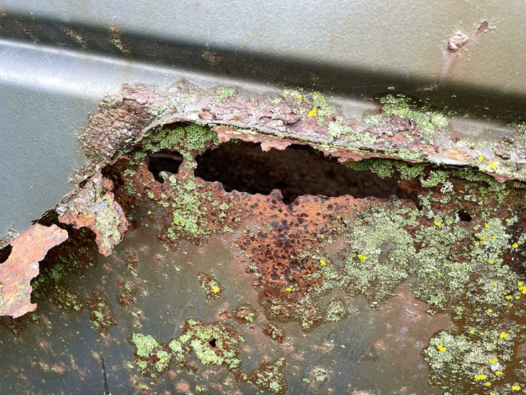 #8040-•-1998-corn-pro-tandem-axle-horse-trailer-(no-title)-image-35