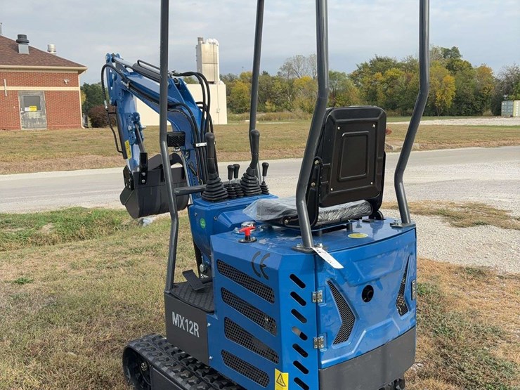 mini-excavator-mx12r-image-3